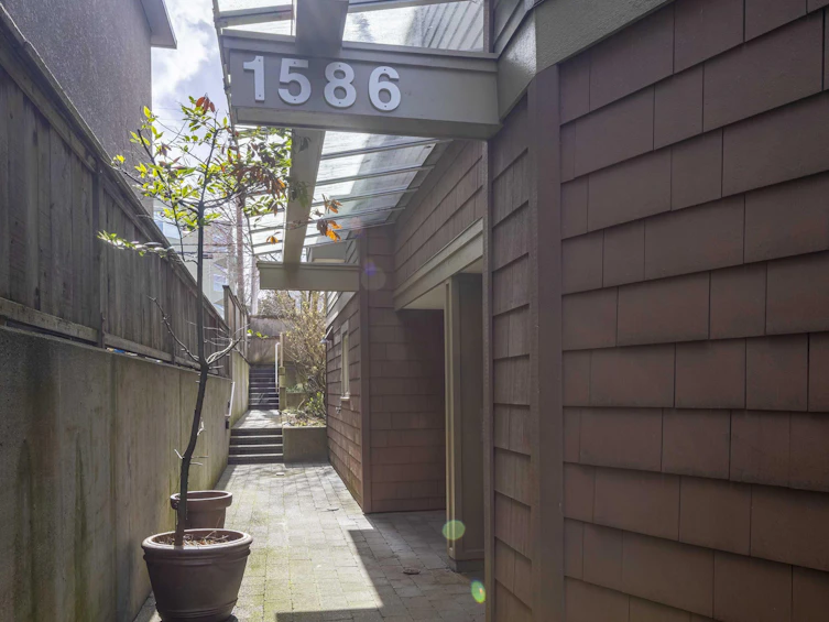 301-1586 W 11th Avenue, Vancouver, BC, V6J 2B6 - 28