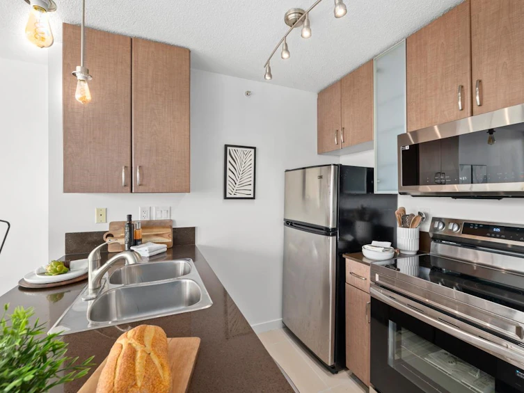 2203-909 Mainland Street, Vancouver, BC, V6B 1S3 - 7