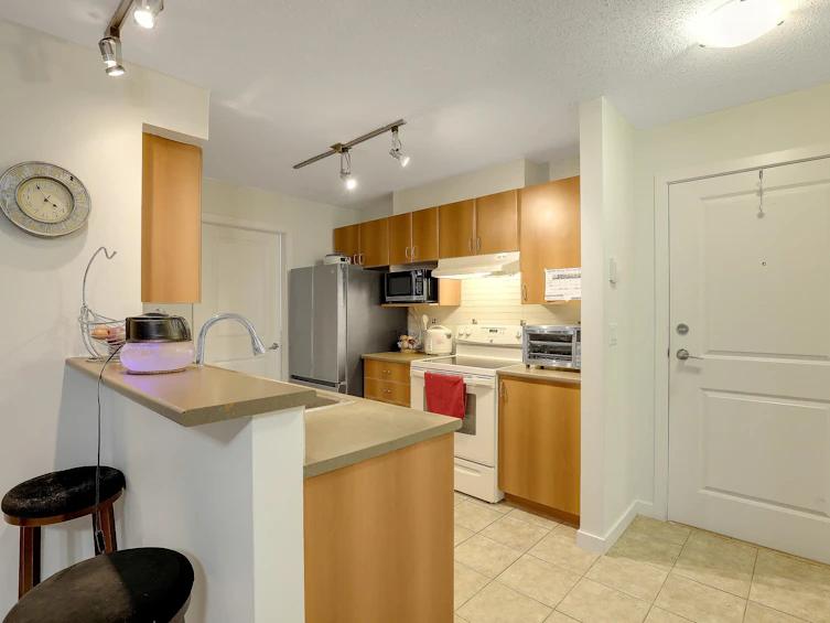 201-14885 105th Avenue, Surrey, BC, V3R 2V6 - 14