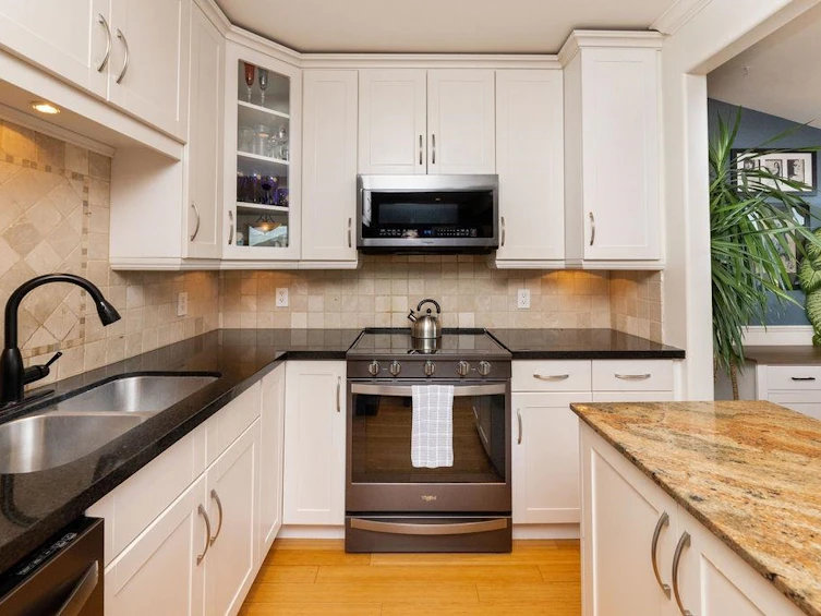 579 Gibsons Way, Gibsons, BC, V0N 1V9 - 24