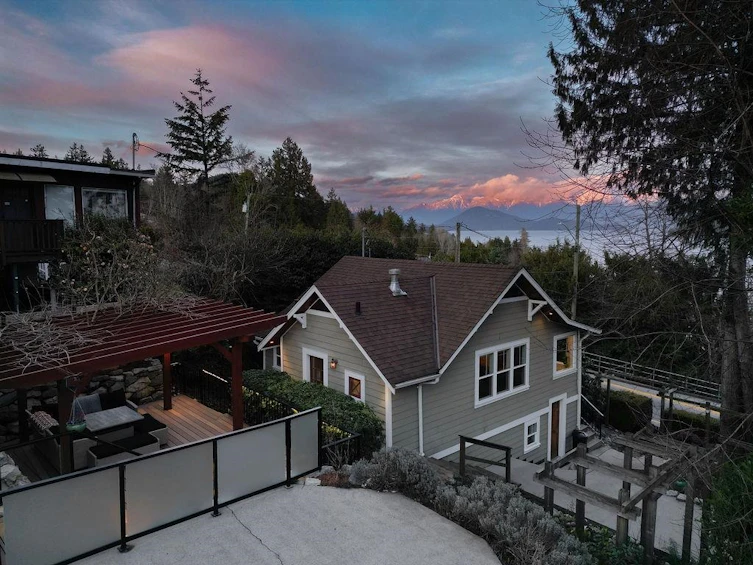 579 Gibsons Way, Gibsons, BC, V0N 1V9 - 38
