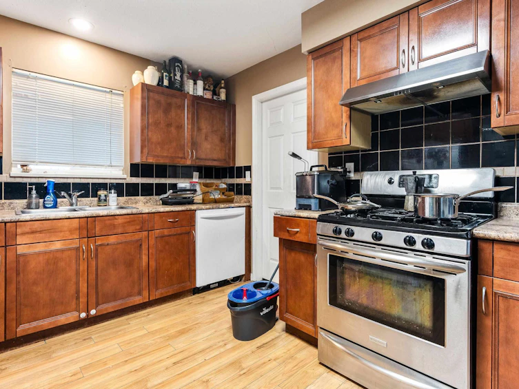 21598 Spring Avenue, Maple Ridge, BC, V4R 2K6 - 10
