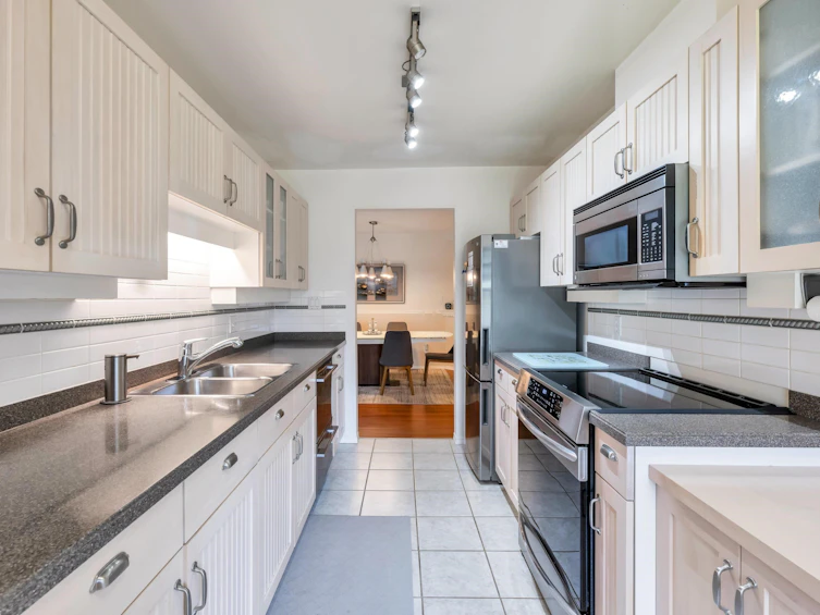 303-16085 83rd Avenue, Surrey, BC, V4N 0N2 - 16