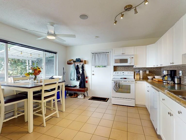 5121 Betty Road, Sechelt, BC, V7Z 0G6 - 10