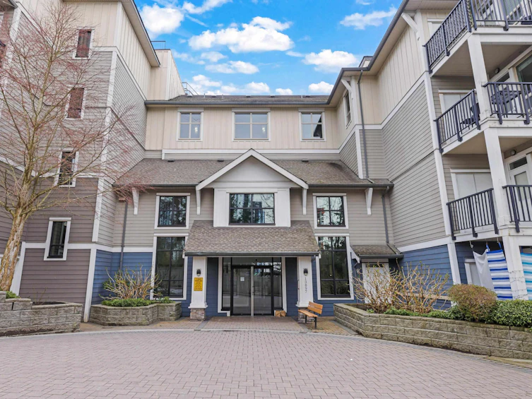 327-13897 Fraser Highway, Surrey, BC, V3T 0G8 - 13