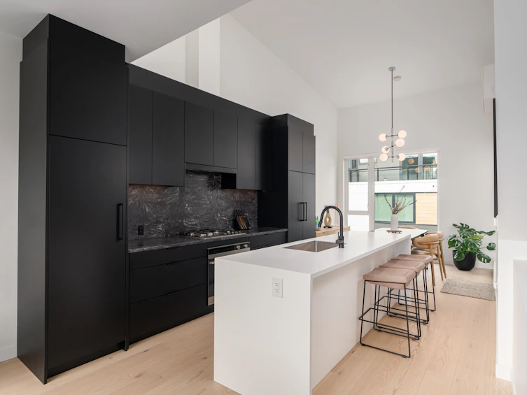 228-650 E 2nd Street, North Vancouver, BC, V7M 1E3