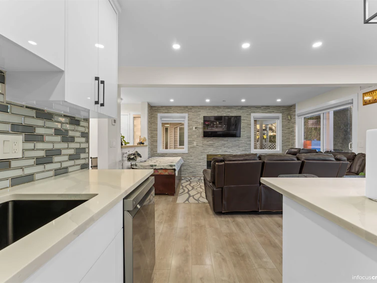 801 8972 Fleetwood Way, Surrey, BC, V3R 0T5 - 6