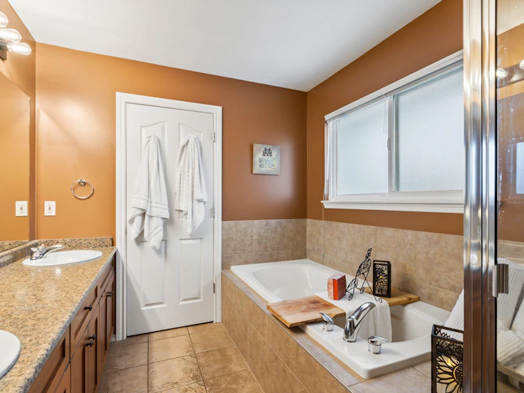 23960 Abernethy Way, Maple Ridge, BC, V4R 1N2 - 12