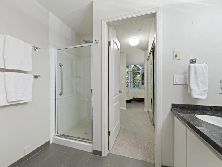 301-3288 Capilano Crescent, North Vancouver, BC, V7R 4H7 - 26