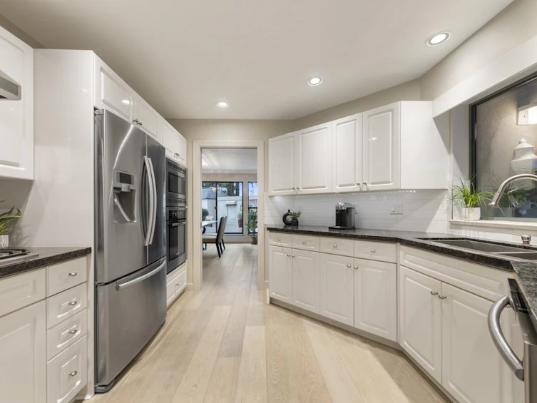 301-3288 Capilano Crescent, North Vancouver, BC, V7R 4H7 - 30