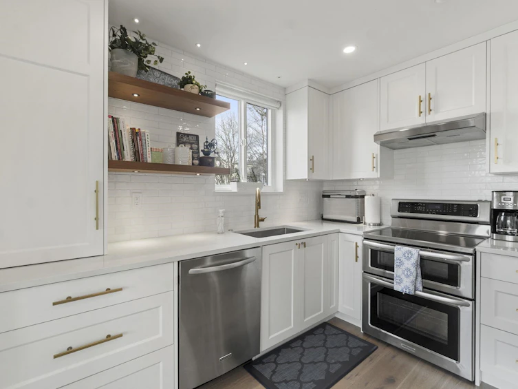 215-12633 No. 2 Road, Richmond, BC, V7E 6N5 - 12