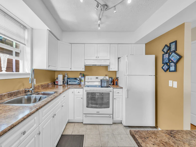 15187 Victoria Avenue, Surrey, BC, V4B 1G5 - 18