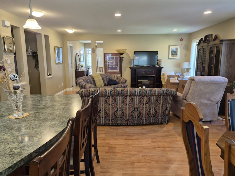 100-46000 Thomas Road, Chilliwack, BC, V2R 5W6 - 2