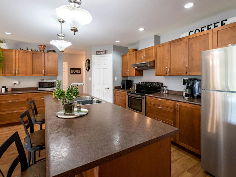6379 Oracle Road, Sechelt, BC, V7Z 0R8 - 6