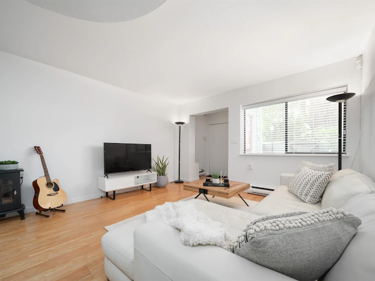 3542 Point Grey Road, Vancouver, BC, V6R 1A8 - 2
