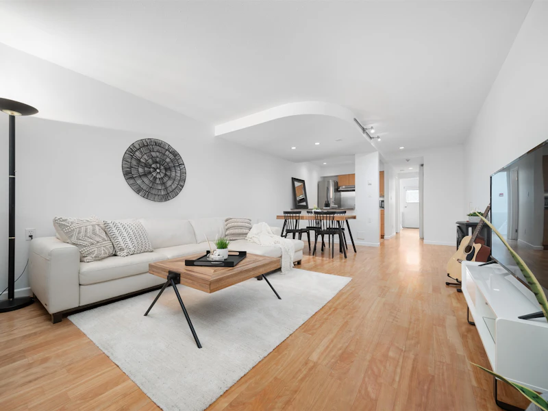 3542 Point Grey Road, Vancouver BC V6R 1A8
