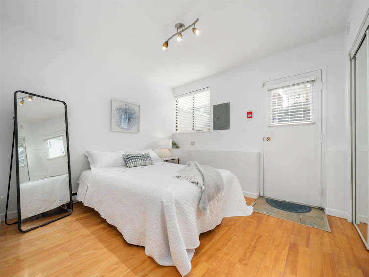 3542 Point Grey Road, Vancouver, BC, V6R 1A8 - 5