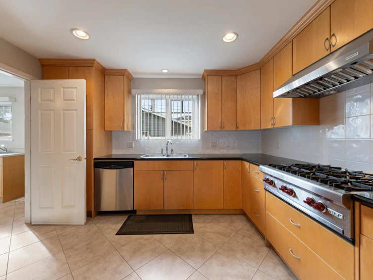 2078 Waverley Avenue, Vancouver, BC, V5P 1R5 - 10