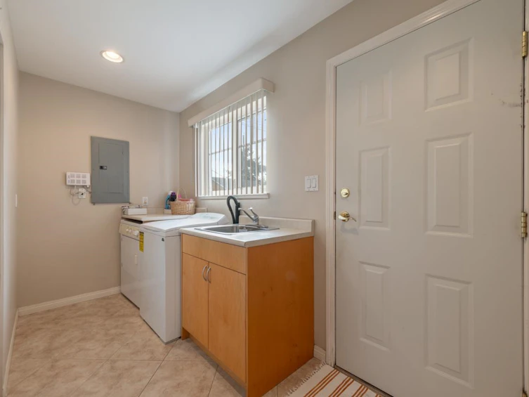 2078 Waverley Avenue, Vancouver, BC, V5P 1R5 - 11