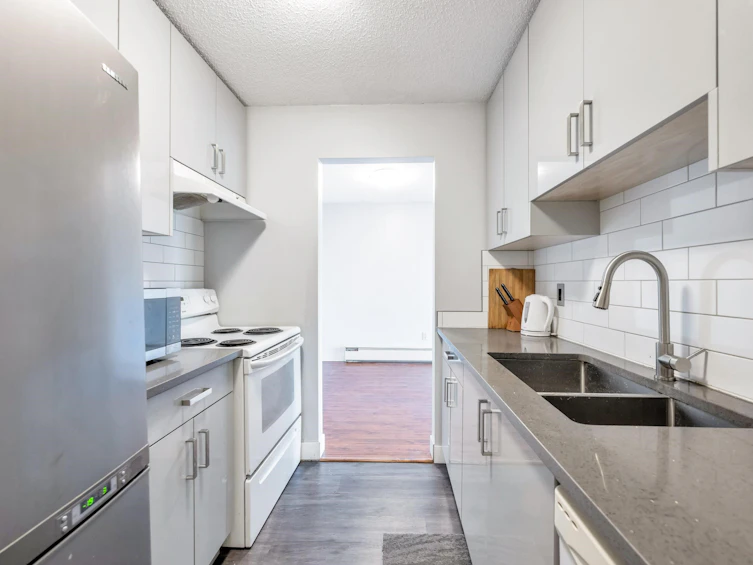 206-7473 140 Street, Surrey, BC, V3W 6G5 - 13