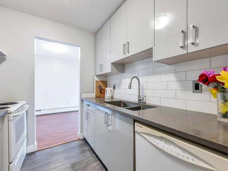 206-7473 140 Street, Surrey, BC, V3W 6G5 - 14