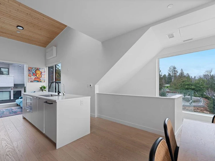 201-650 E 2nd Street, North Vancouver, BC, V7M 1E3 - 9