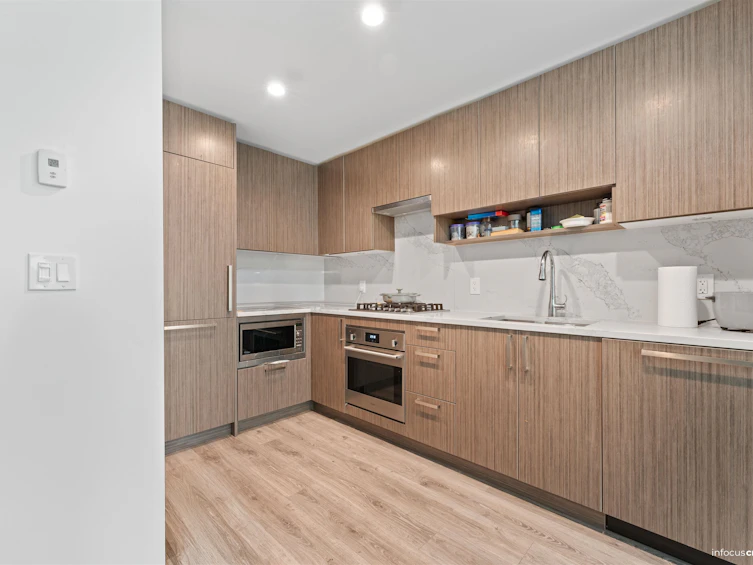 3805-13350 Central Avenue, Surrey, BC, V3T 0S1 - 3