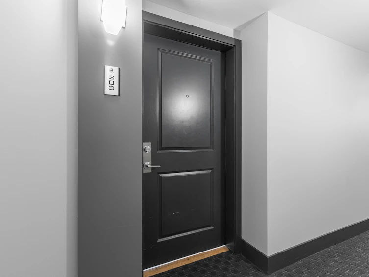 203-15745 Croydon Drive, Surrey, BC, V3Z 2L5 - 2