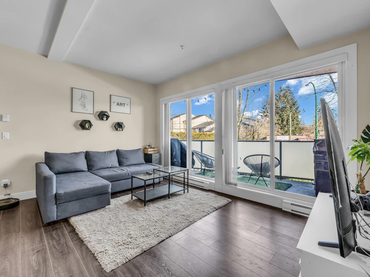 212-7377 14th Avenue, Burnaby, BC, V3N 1Z7