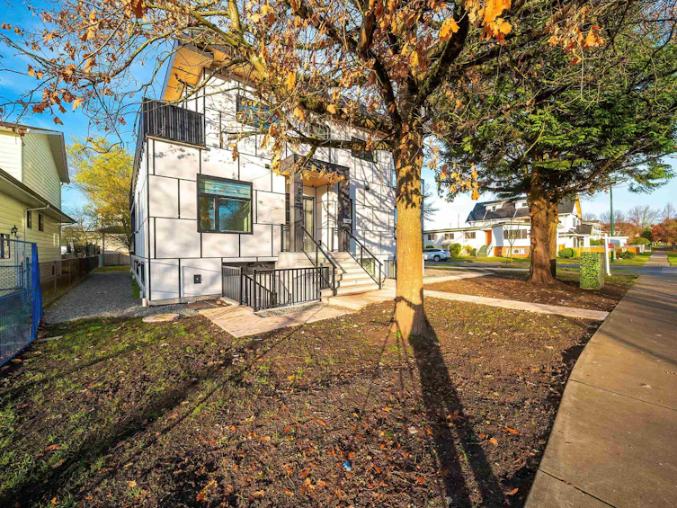 7033 NE Inverness Street, Vancouver, BC, V5X 1L9 - 3