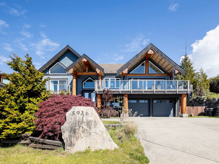 5936 Barnacle Street, Sechelt, BC, V7Z 0V4