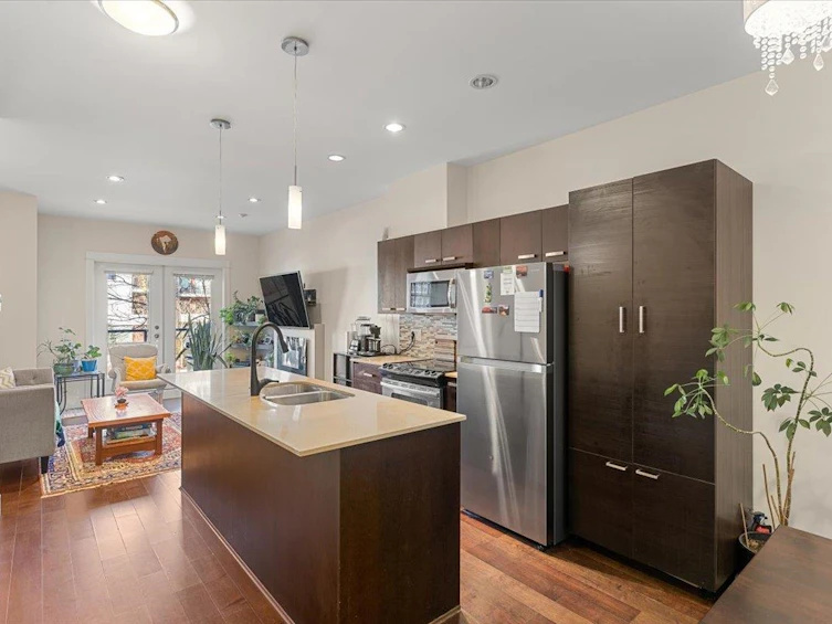 102-3382 Viewmount Drive, Port Moody, BC, V3H 2M1 - 3