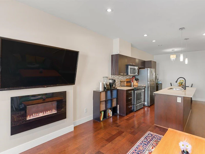 102 - 3382 Viewmount Drive, Port Moody BC V3H 2M1