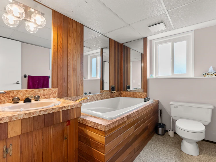 7515 Lawrence Drive, Burnaby, BC, V5A 3L9 - 16