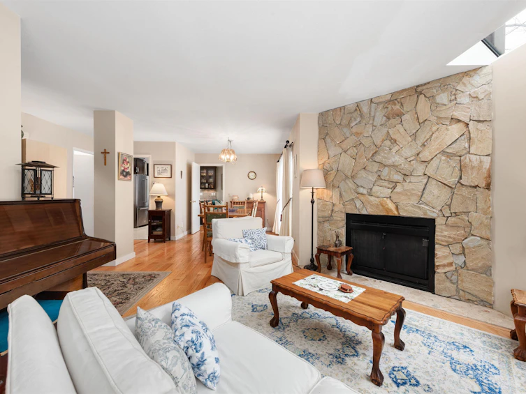 2137 Kirkstone Place, North Vancouver, BC, V7J 3R1 - 8