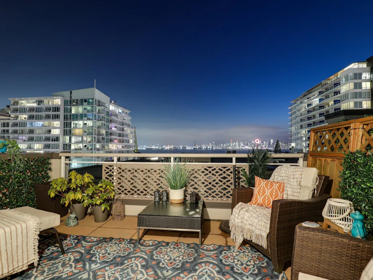 406-108 W Esplanade, North Vancouver, BC, V7M 3M8 - 2