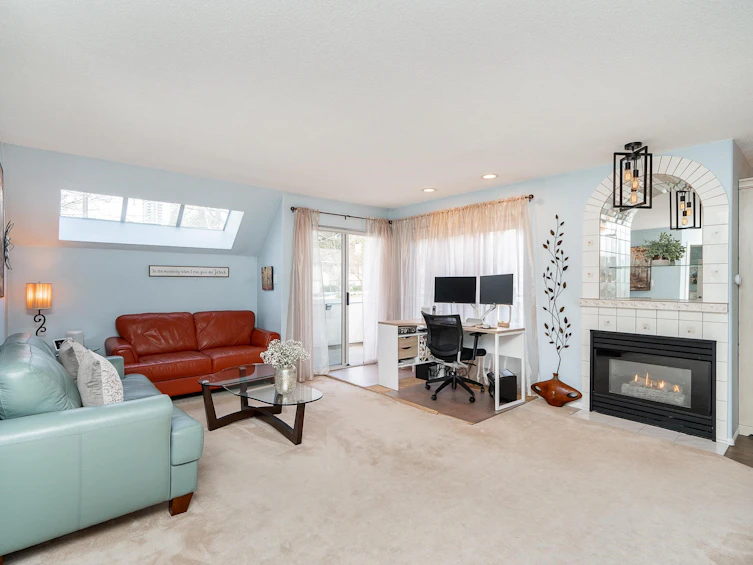 203-558 Rochester Avenue, Coquitlam, BC, V3K 2T9 - 2