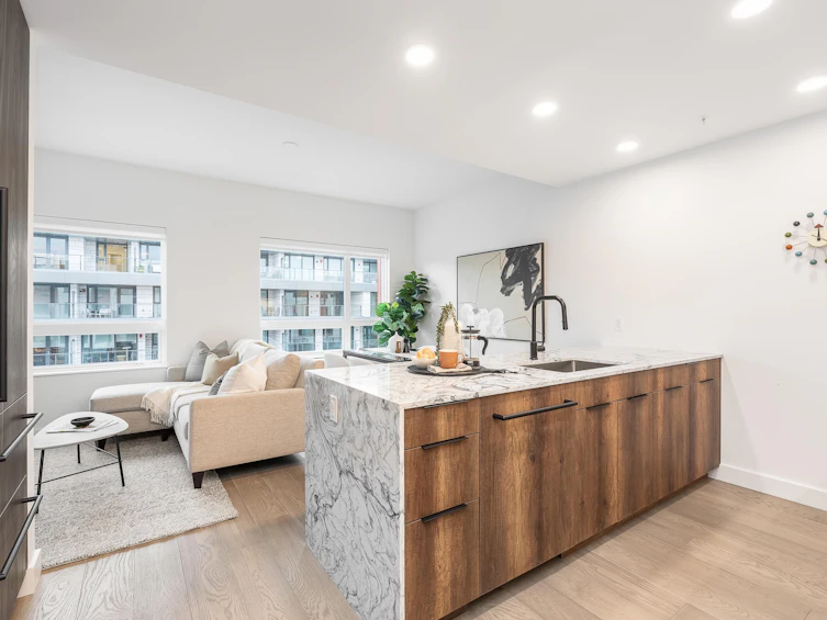 305-3590 W 39 Avenue, Vancouver, BC, V6B 3A4 - 2