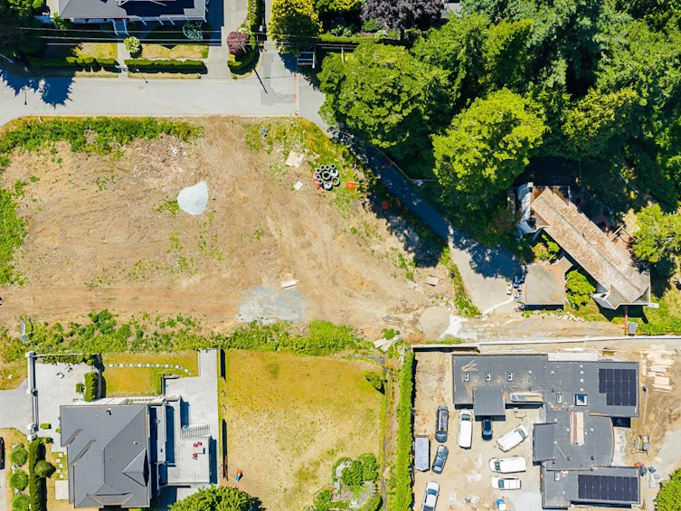 LT.2-12585 15 Avenue, Surrey, BC, V4A 1K1 - 12