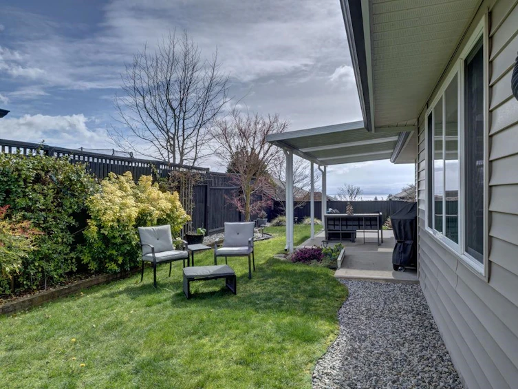 5652 Andres Road, Sechelt, BC, V7Z 0M4 - 5