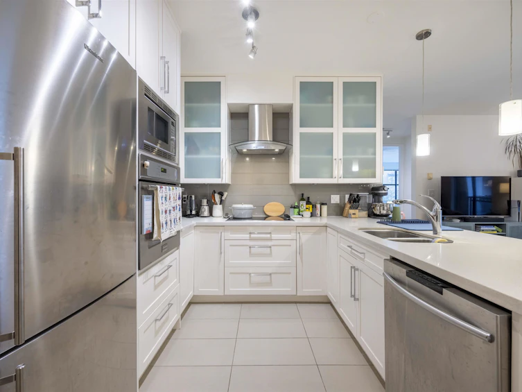 302-2065 W 12th Avenue, Vancouver, BC, V6J 5L9 - 2