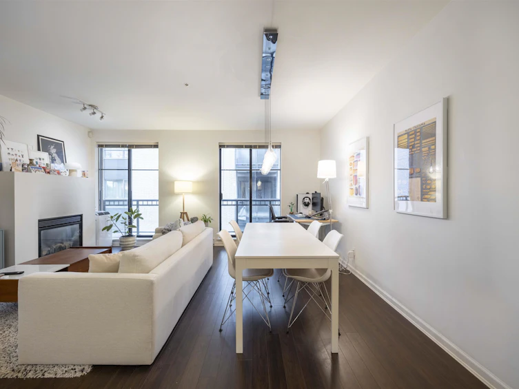 302-2065 W 12th Avenue, Vancouver, BC, V6J 5L9 - 5