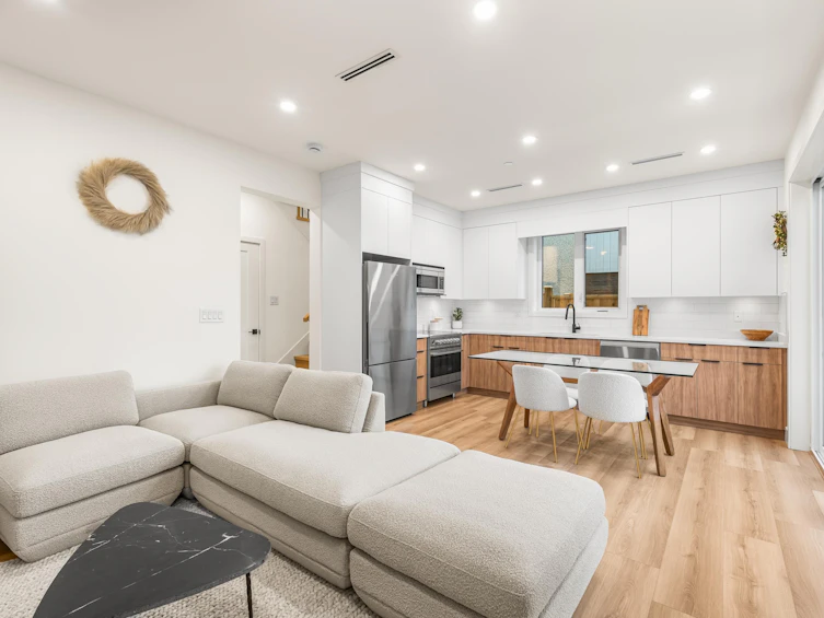 1-65 E 58th Avenue, Vancouver, BC, V5X 1V7 - 2