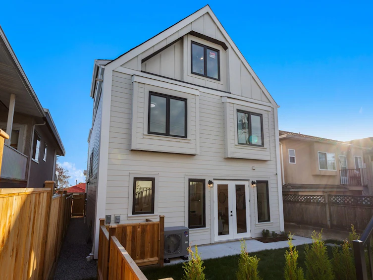 2-65 E 58 Avenue, Vancouver, BC, V5X 1V7 - 2