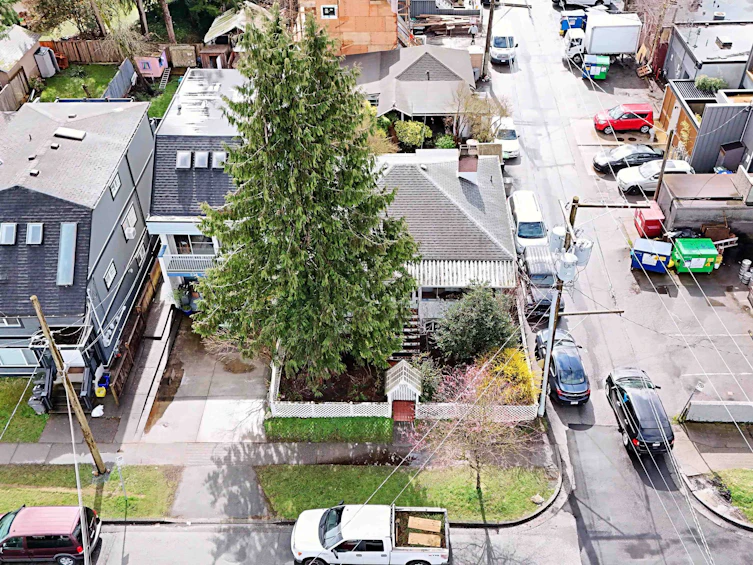 228 E 26th Avenue, Vancouver, BC, V5V 2H3 - 32