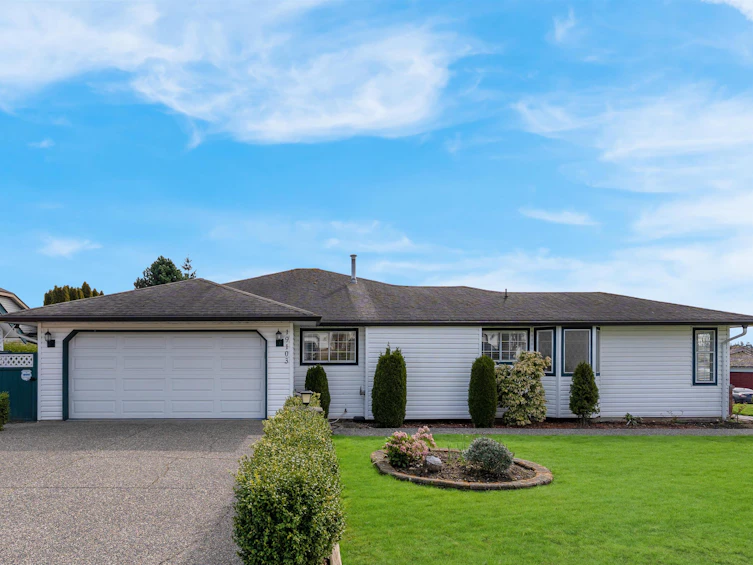 19103 Sundale Close, Surrey, BC, V3S 7M6 - 2