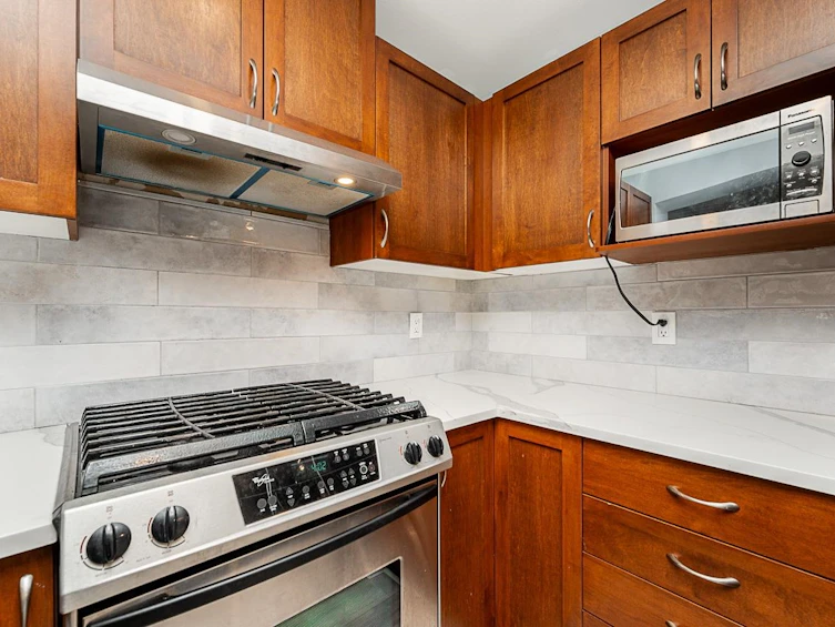 302-2951 Silver Springs Boulevard, Coquitlam, BC, V3E 3S4 - 5