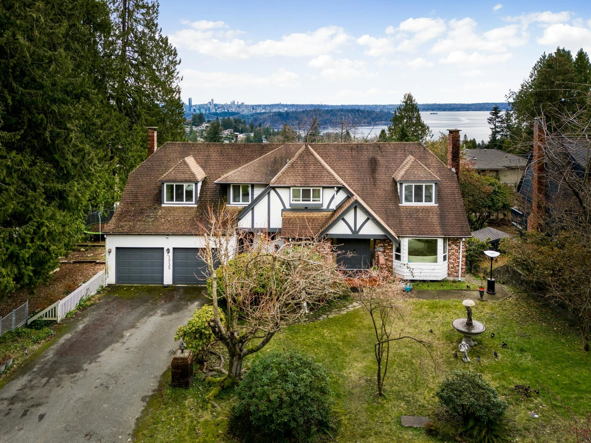 1935 11th Place, West Vancouver, BC, V7S 2Y9