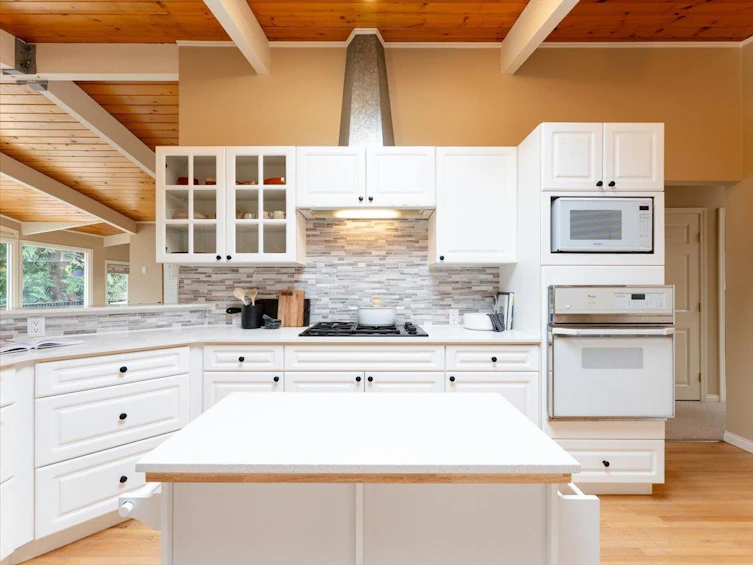 999 Clements Avenue, North Vancouver, BC, V7R 2L1 - 13