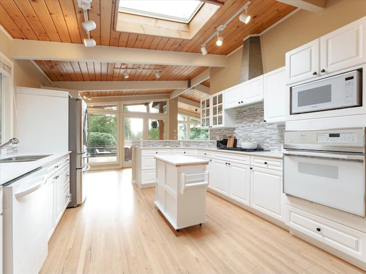 999 Clements Avenue, North Vancouver, BC, V7R 2L1 - 15